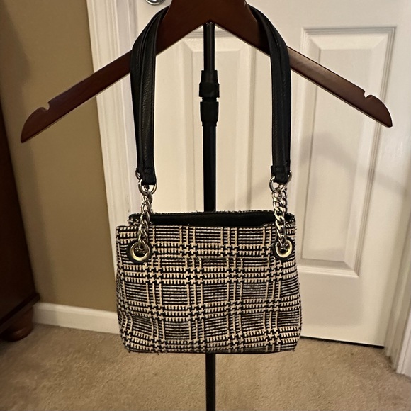 Liz Claiborne Black and White Plaid Shoulder Bag with Red Floral Embroidery - Picture 2 of 8